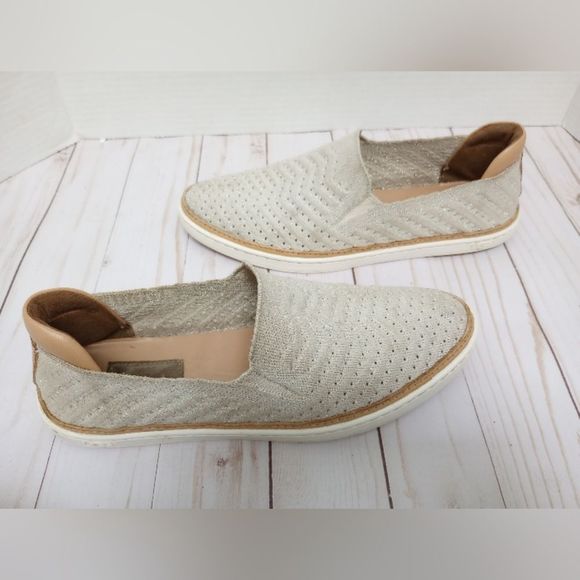 UGG Sammy Chevron Metallic Knit Slip-on Sneakers in Oyster Beige, size 8 - Picture 10 of 16